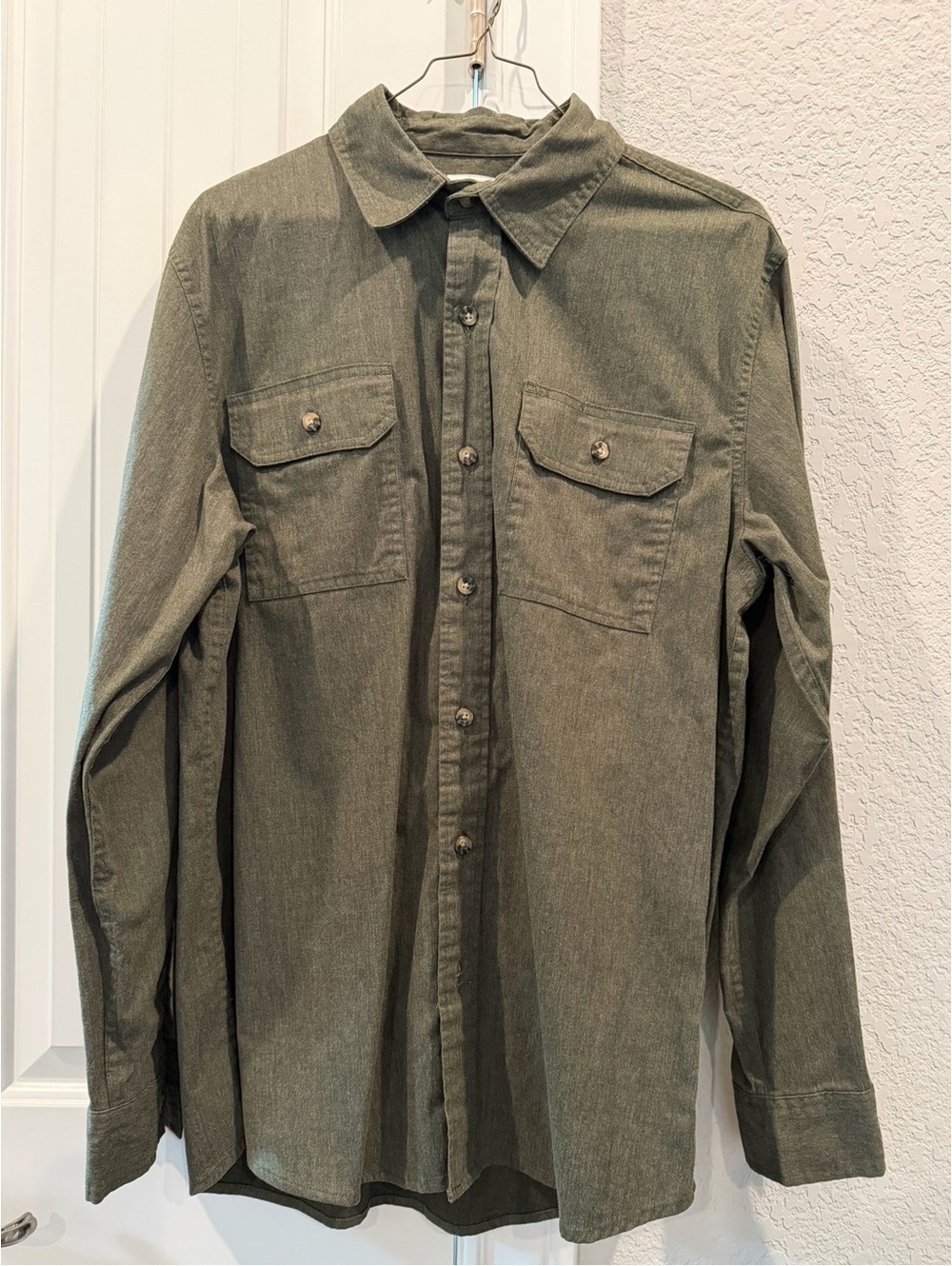 Wrangler Men's Olive Green Button-Up Shirt Medium